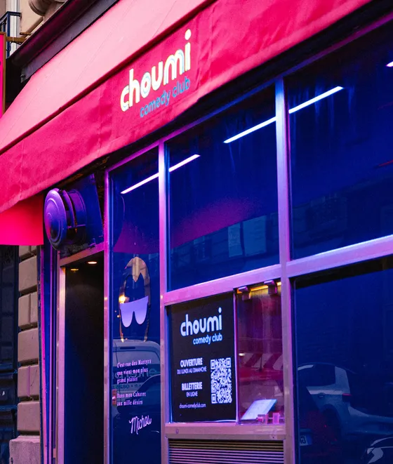 Façade du Choumi Comedy Club, rue des Martyrs